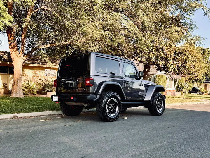 GRAY, 2021 JEEP WRANGLER Image 4