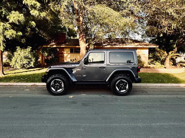 GRAY, 2021 JEEP WRANGLER Image 10