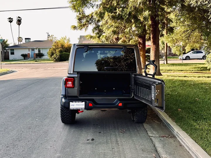 GRAY, 2021 JEEP WRANGLER Image 15