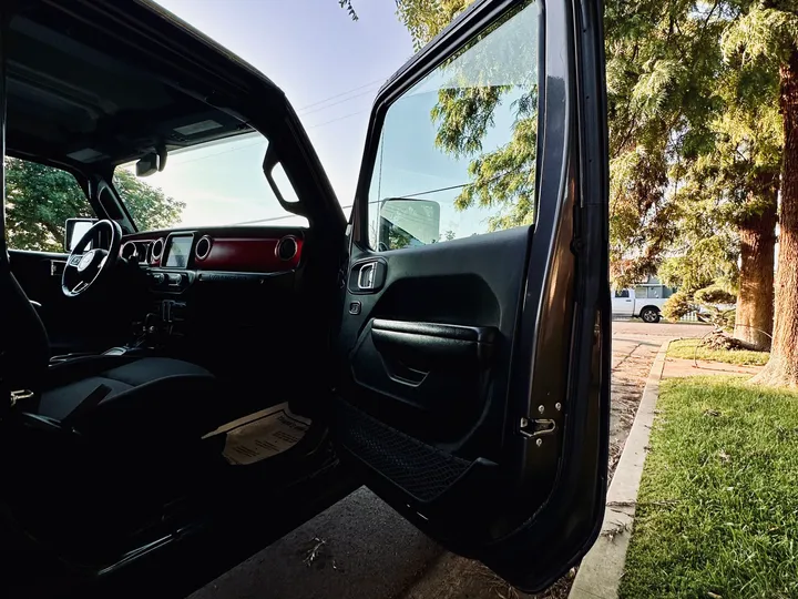 GRAY, 2021 JEEP WRANGLER Image 36