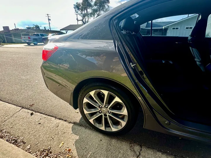 GRAY, 2015 HONDA ACCORD Image 31