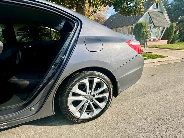 GRAY, 2015 HONDA ACCORD Image 32