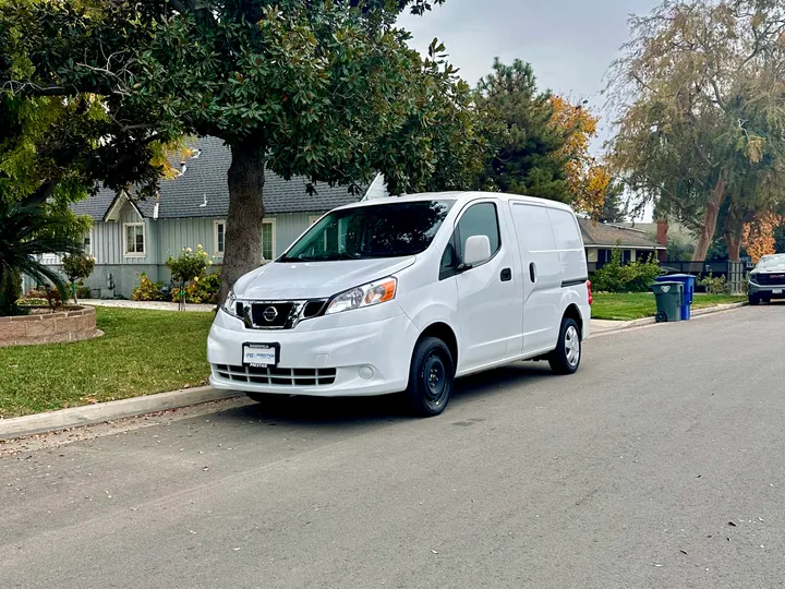 WHITE, 2019 NISSAN NV200 Image 2