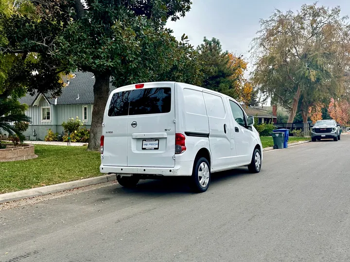 WHITE, 2019 NISSAN NV200 Image 4