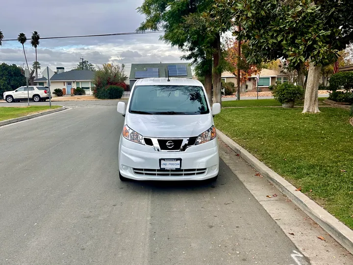 WHITE, 2019 NISSAN NV200 Image 5