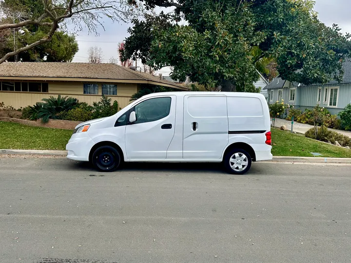 WHITE, 2019 NISSAN NV200 Image 8