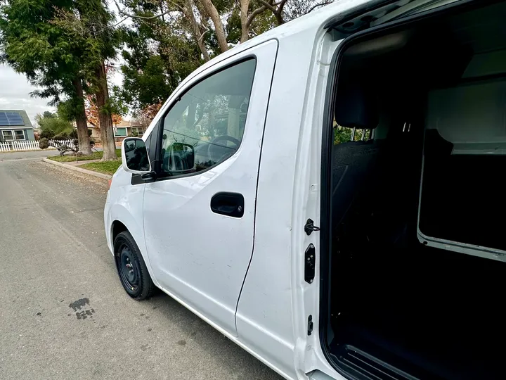 WHITE, 2019 NISSAN NV200 Image 11