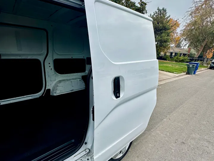 WHITE, 2019 NISSAN NV200 Image 12