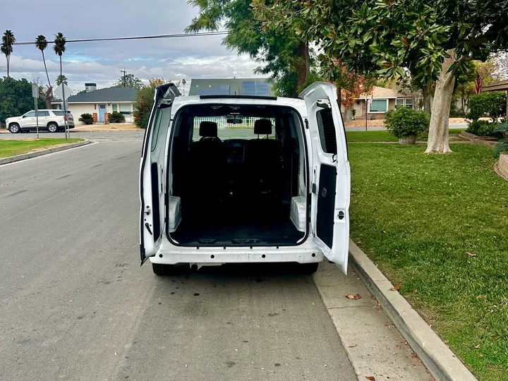 WHITE, 2019 NISSAN NV200 Image 13