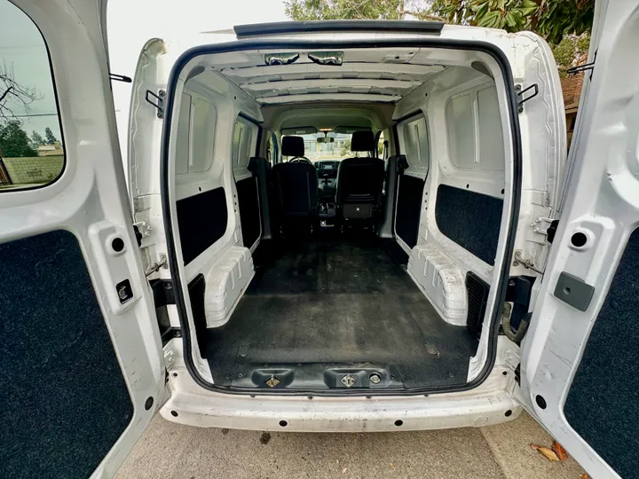 WHITE, 2019 NISSAN NV200 Image 14