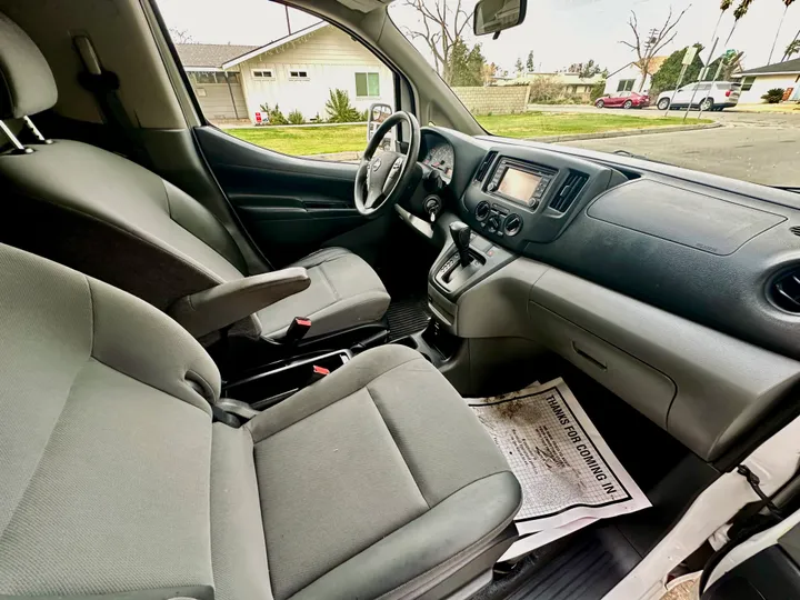 WHITE, 2019 NISSAN NV200 Image 18