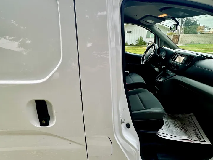 WHITE, 2019 NISSAN NV200 Image 28