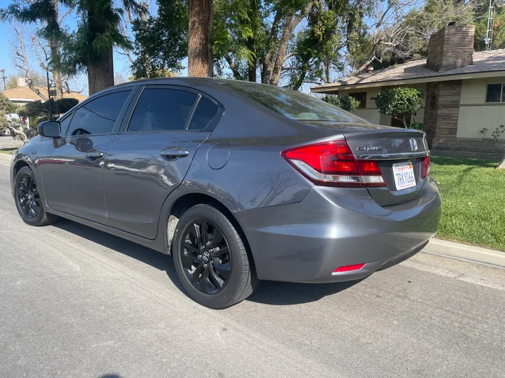 WHITE, 2015 HONDA CIVIC Image 2