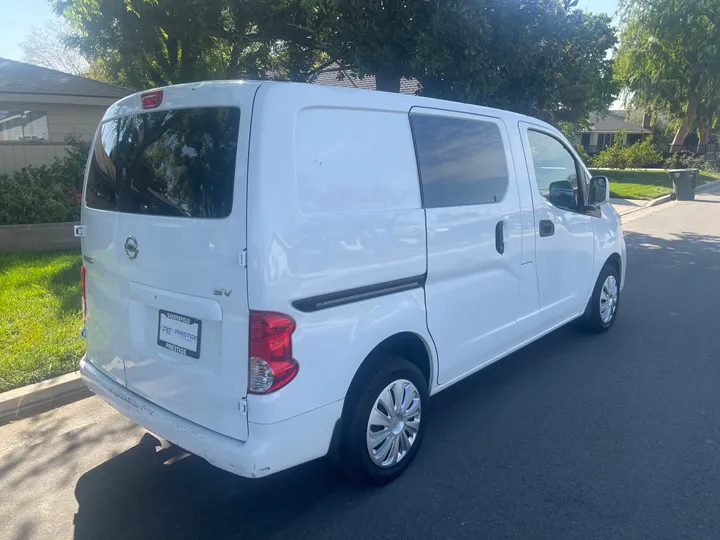 N / A, 2018 NISSAN NV200 Image 2