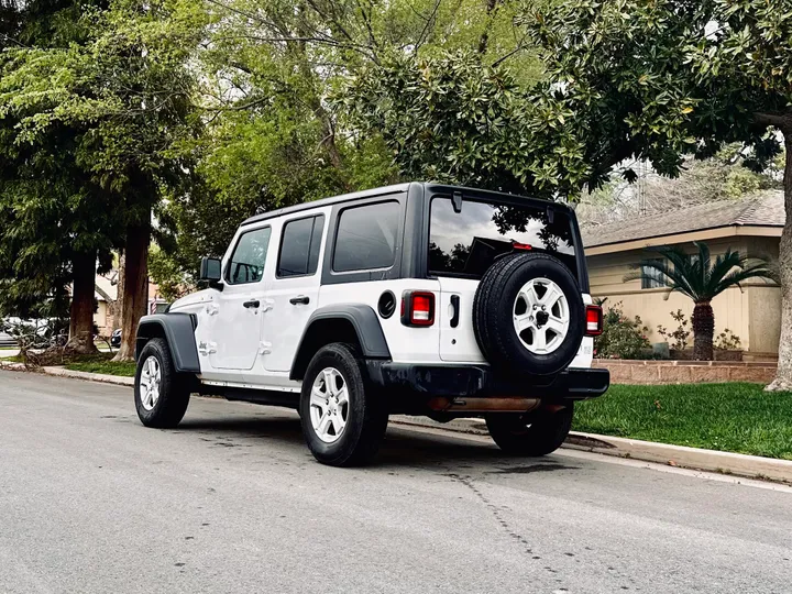 WHITE, 2019 JEEP WRANGLER UNLIMITED Image 3