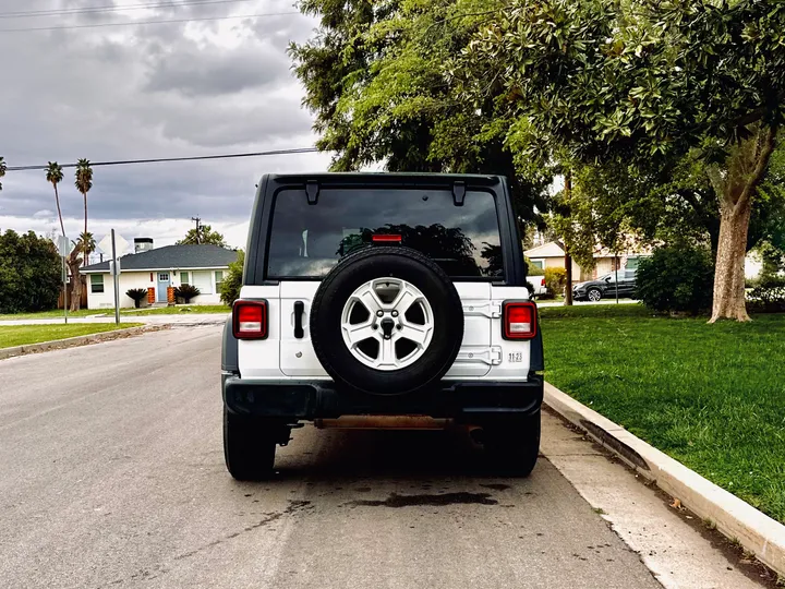 WHITE, 2019 JEEP WRANGLER UNLIMITED Image 6