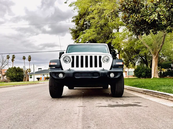 WHITE, 2019 JEEP WRANGLER UNLIMITED Image 8