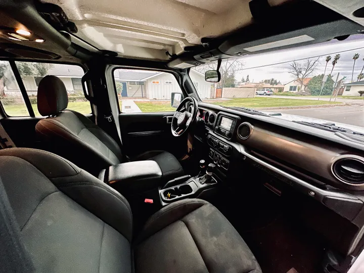 WHITE, 2019 JEEP WRANGLER UNLIMITED Image 26