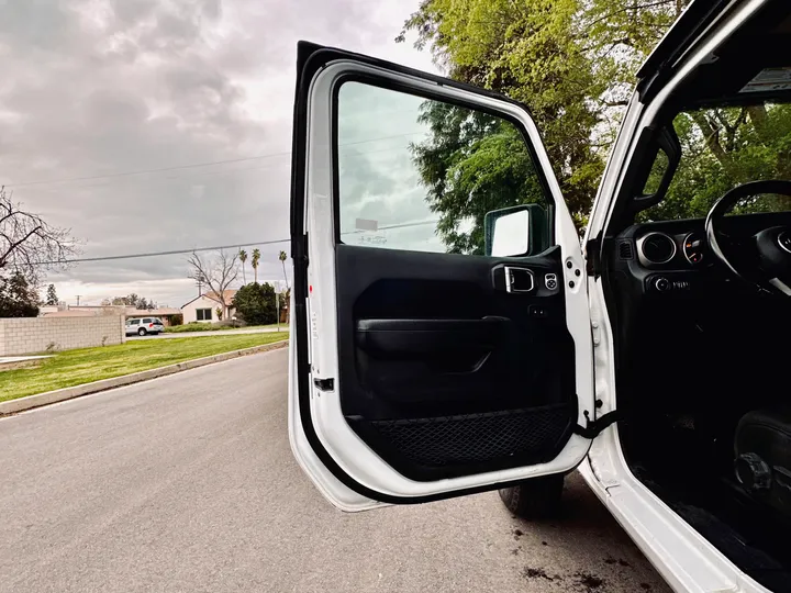 WHITE, 2019 JEEP WRANGLER UNLIMITED Image 35