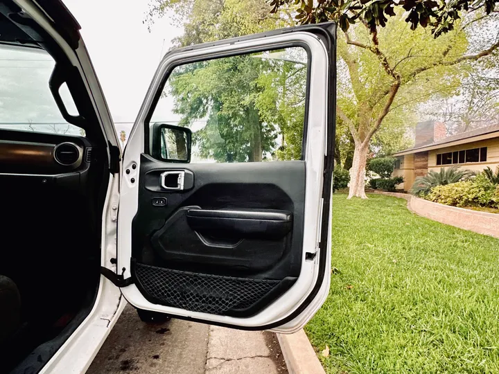 WHITE, 2019 JEEP WRANGLER UNLIMITED Image 36