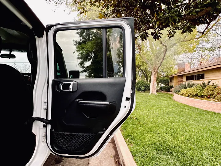 WHITE, 2019 JEEP WRANGLER UNLIMITED Image 42