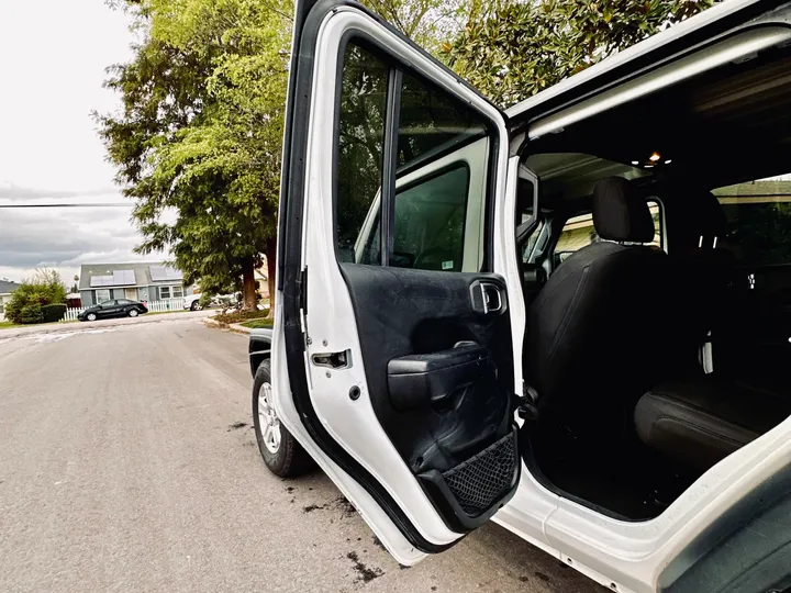 WHITE, 2019 JEEP WRANGLER UNLIMITED Image 43