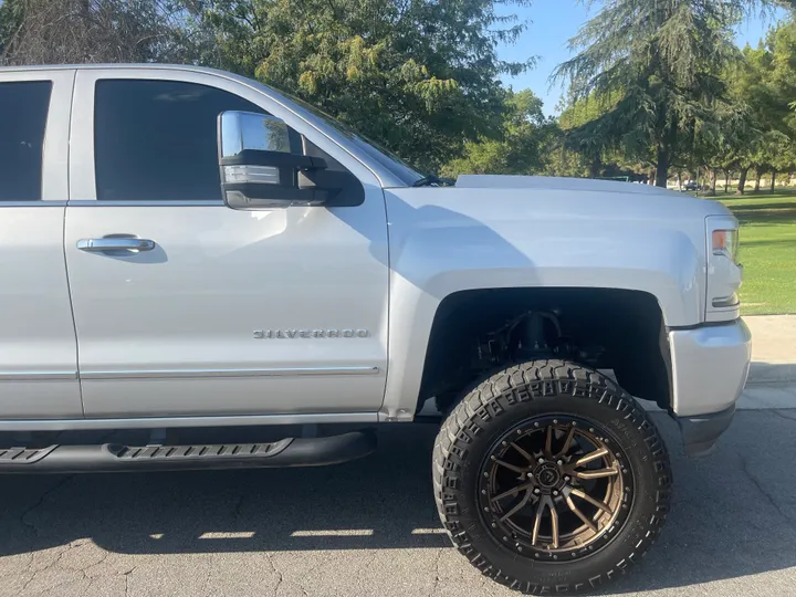 N / A, 2017 CHEVROLET SILVERADO 1500 CREW CAB Image 9