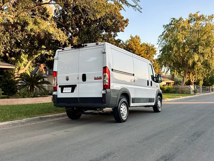 WHITE, 2015 RAM PROMASTER CARGO VAN Image 4