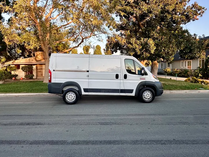 WHITE, 2015 RAM PROMASTER CARGO VAN Image 7