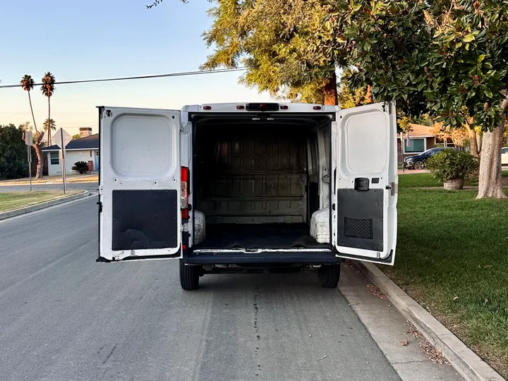 WHITE, 2015 RAM PROMASTER CARGO VAN Image 13