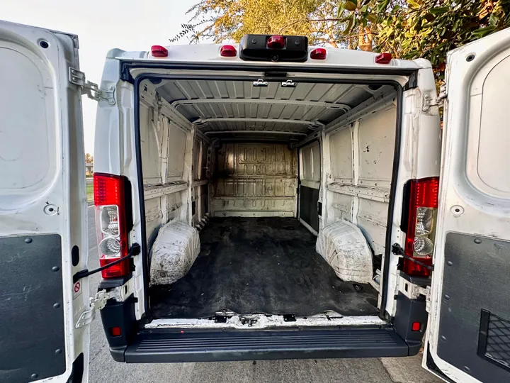 WHITE, 2015 RAM PROMASTER CARGO VAN Image 14