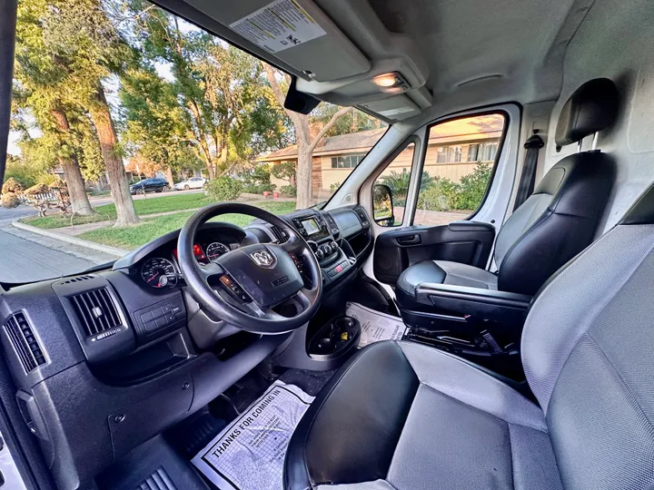 WHITE, 2015 RAM PROMASTER CARGO VAN Image 17