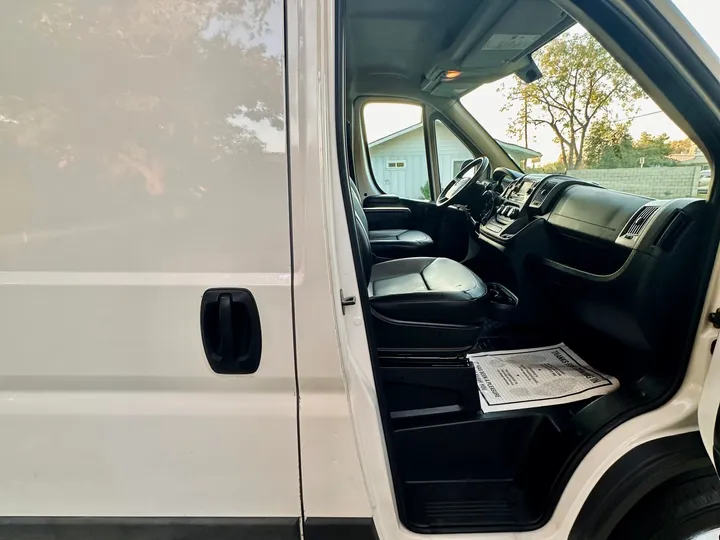 WHITE, 2015 RAM PROMASTER CARGO VAN Image 28