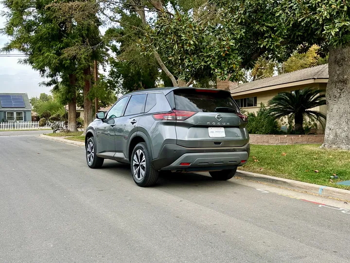 GRAY, 2021 NISSAN ROGUE Image 3