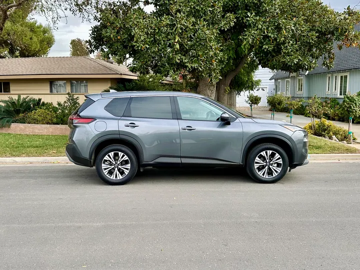 GRAY, 2021 NISSAN ROGUE Image 7