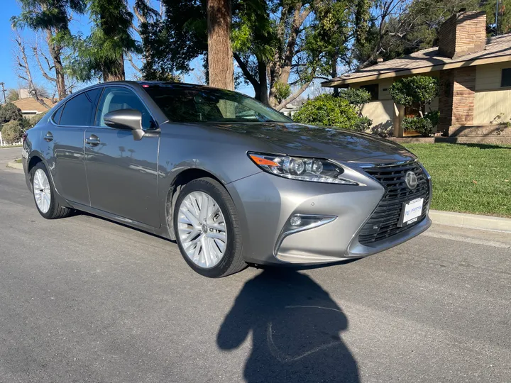 BEIGE, 2017 LEXUS ES Image 30