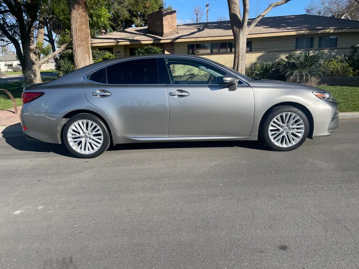 BEIGE, 2017 LEXUS ES Image 31