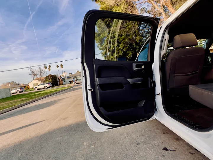 WHITE, 2017 CHEVROLET SILVERADO 1500 CREW CAB Image 31