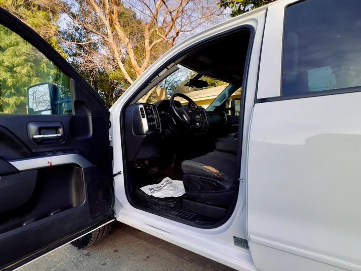 WHITE, 2017 CHEVROLET SILVERADO 1500 CREW CAB Image 33