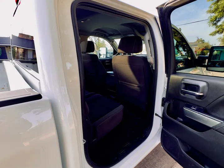 WHITE, 2017 CHEVROLET SILVERADO 1500 CREW CAB Image 38