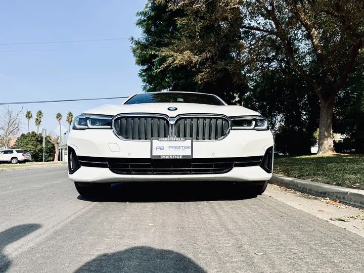 WHITE, 2021 BMW 5 SERIES Image 7