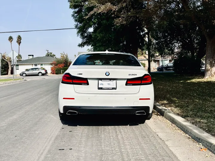 WHITE, 2021 BMW 5 SERIES Image 8