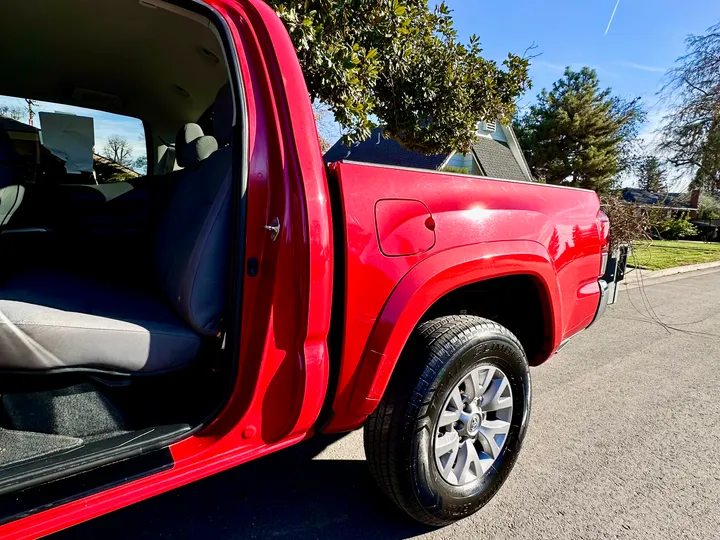 RED, 2019 TOYOTA TACOMA DOUBLE CAB Image 34