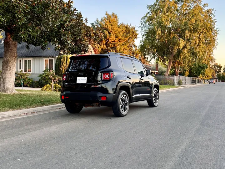 BLACK, 2016 JEEP RENEGADE Image 4