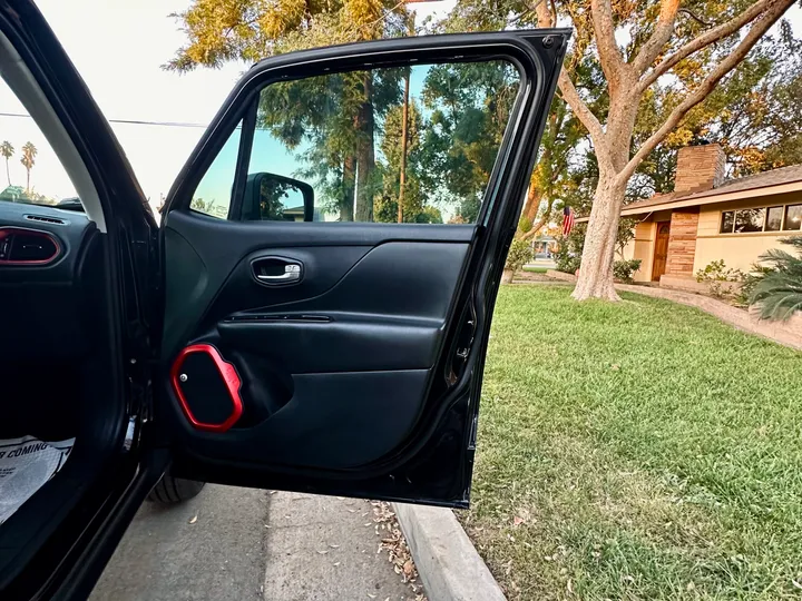 BLACK, 2016 JEEP RENEGADE Image 28