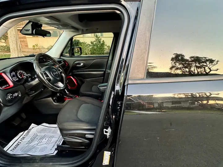 BLACK, 2016 JEEP RENEGADE Image 29