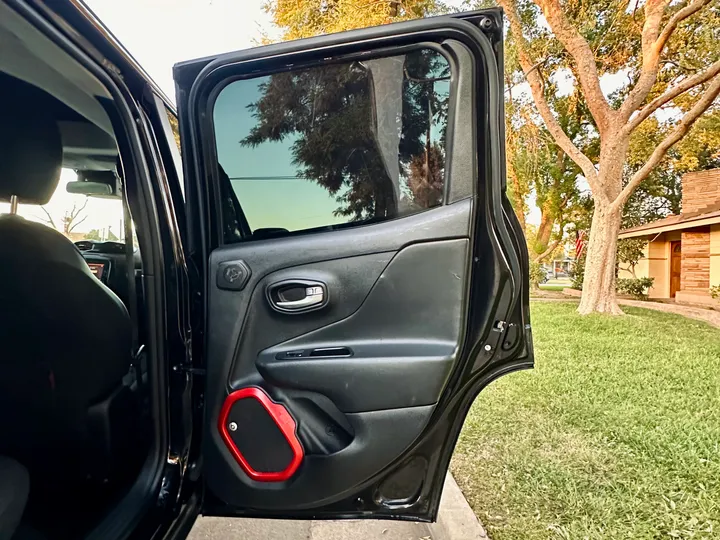 BLACK, 2016 JEEP RENEGADE Image 32