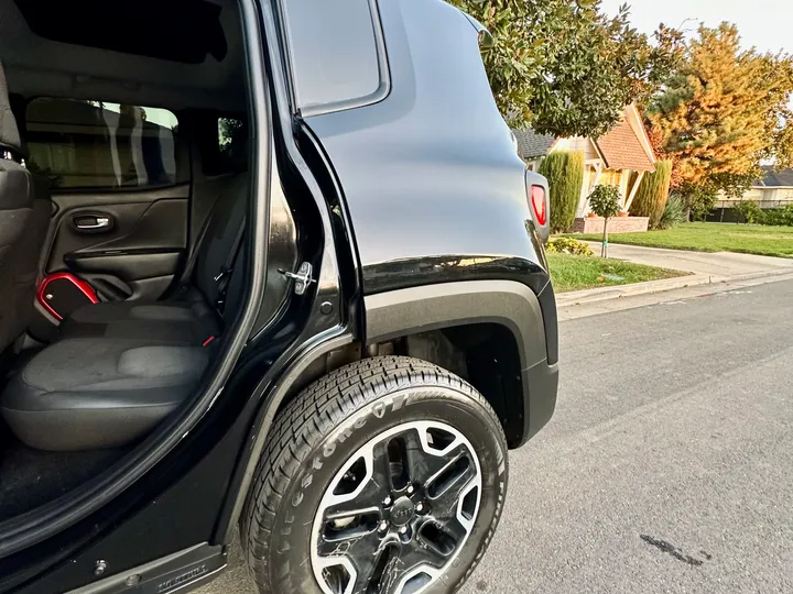 BLACK, 2016 JEEP RENEGADE Image 34