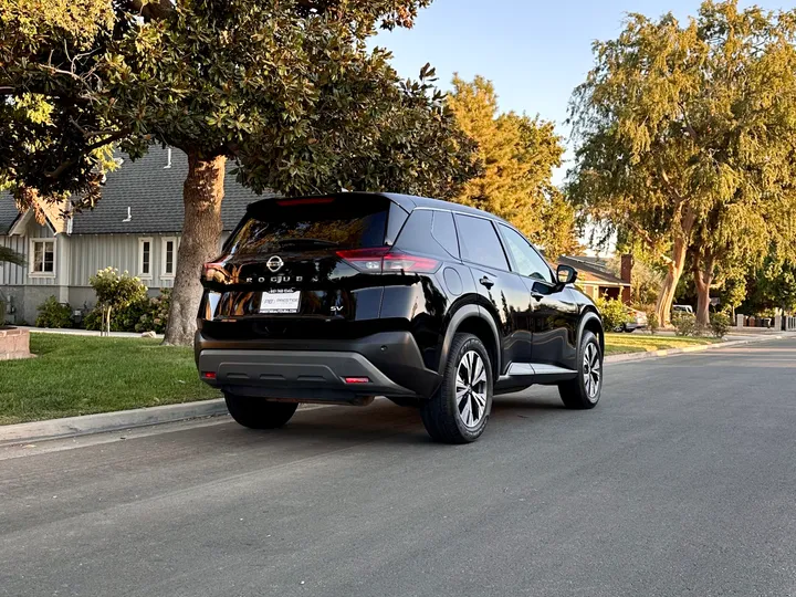 BLACK, 2021 NISSAN ROGUE Image 4