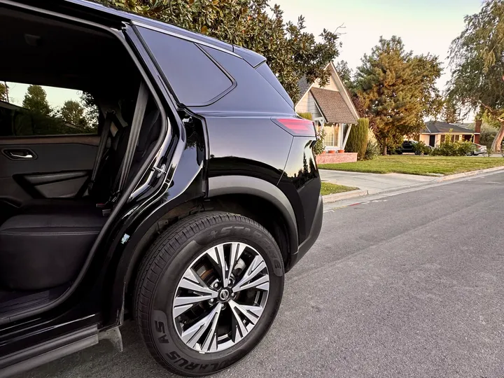 BLACK, 2021 NISSAN ROGUE Image 37